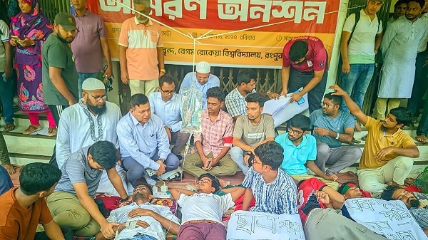 বেরোবিতে আমরণ অনশন চলমান, গুরুতর অসুস্থ ৪