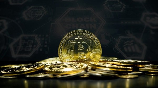 বিটকয়েনের দিকে ঝুঁকছে কোম্পানিগুলো