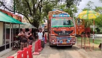 রপ্তানি ও আয় বেড়েছে হিলি বন্দরে