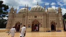 নামাজের জন্য আগেভাগে মসজিদে গেলে পাওয়া যায় পুরস্কার