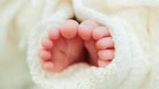 সন্তান ভূমিষ্ঠ হলে কানে আজান দেওয়ার সঠিক পদ্ধতি