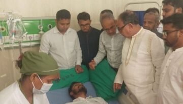 নুরকে দেখতে ঢামেকে মির্জা আব্বাস