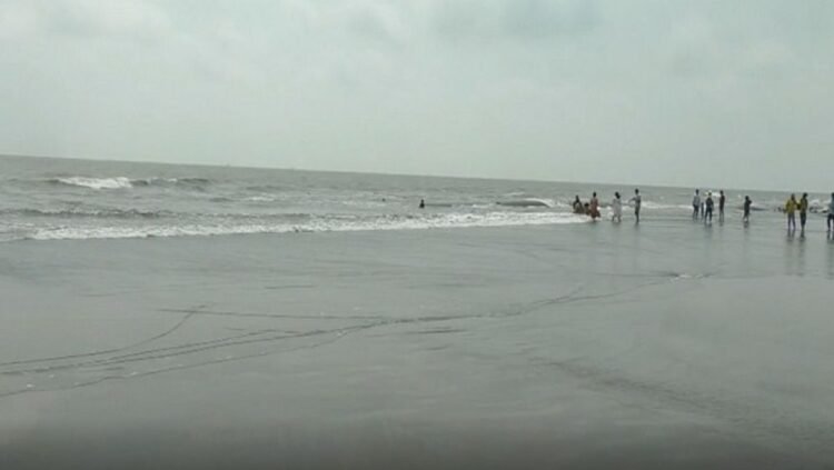 সাতদিনেও খোঁজ মেলেনি ৫ জেলের