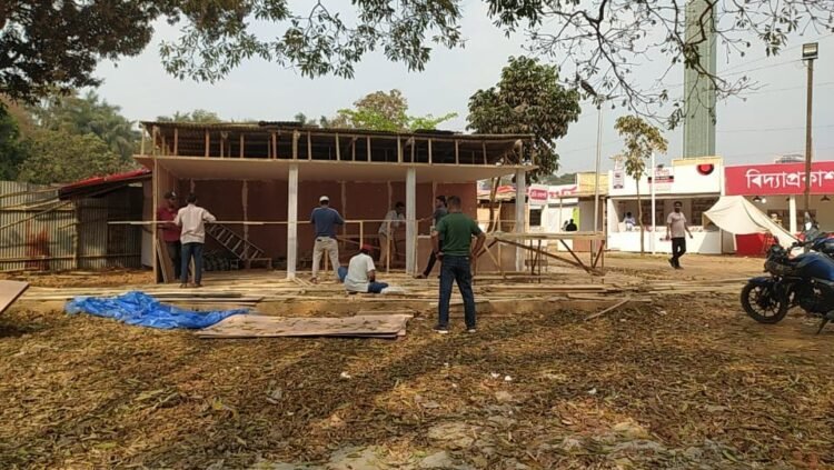 অমর একুশে বই মেলা: এখনো চলছে স্টলের কাজ